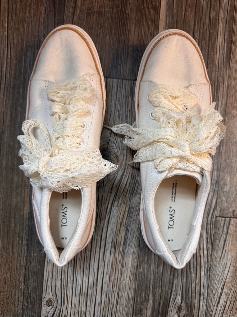 TOMS Women's Lace-Trim Canvas Sneakers in Cream size 9